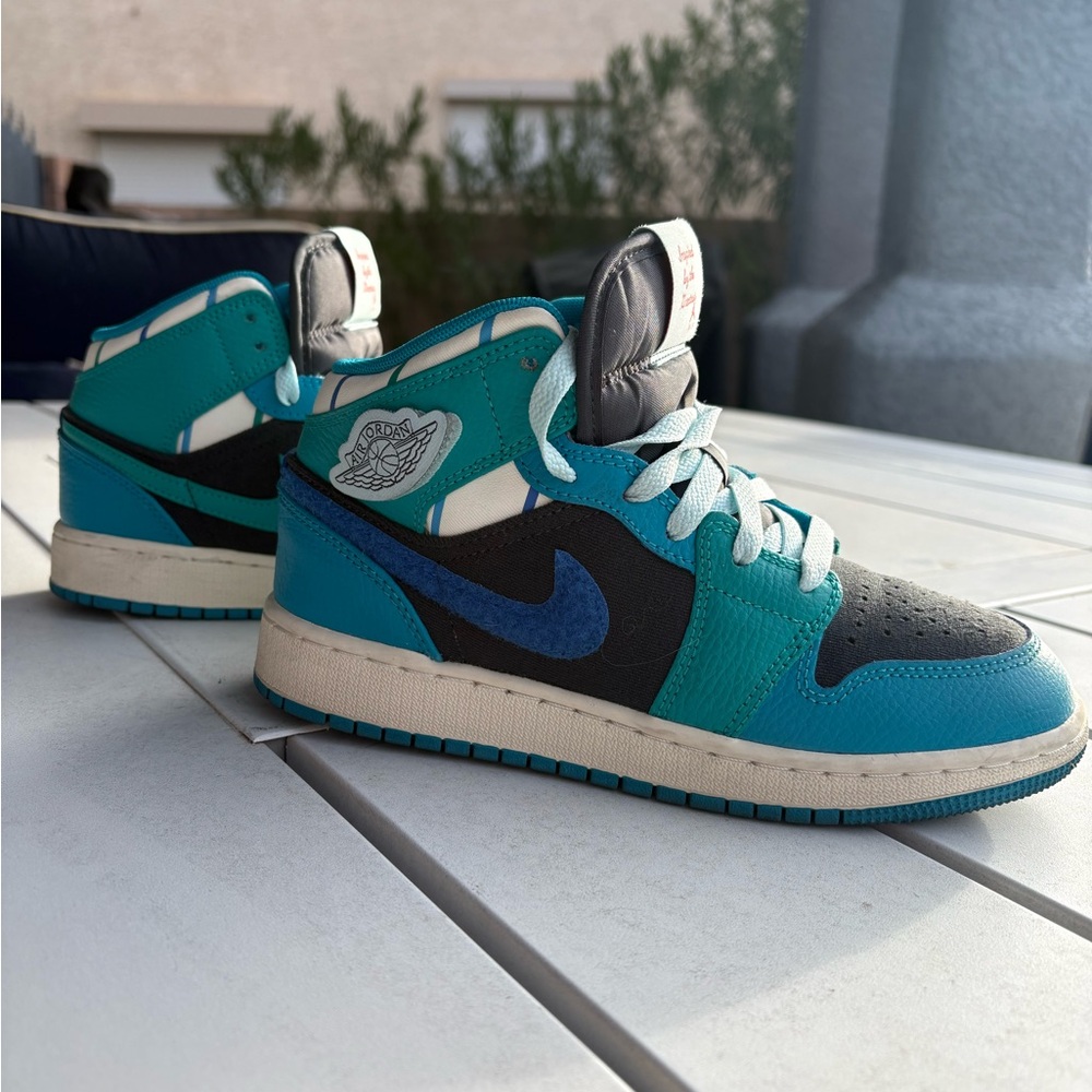 Nike Kids Sneakers in Teal and Black